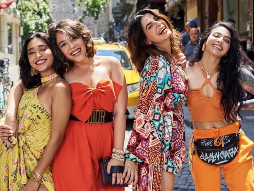  'फोर मोर शॉट्स प्लिज' या सीरिजमध्ये सयानी गुप्ता, कीर्ति कुल्हारी, बानी जे आणि मानवी गगारू या अभिनेत्रींसह प्रतीक स्मिता पाटील, मिलिंद सोमन, राजीव सिद्धार्थ, लीजा रे आणि अंकुर राठी, डिनो मोरिया, अनसूया सेनगुप्ता आणि कुनाल रॉय कपूर हे कलाकार या सीरिजमध्ये महत्त्वाच्या भूमिकेत झळकणार आहेत. प्रितीश नंदी कम्युनिकेशनच्या बॅनरअंतर्गत या सीरिजची निर्मिती करण्यात आली आहे. अरुणिमा शर्मा आणि नेहा पार्टी यांनी या सीरिजच्या दिग्दर्शनाची धुरा सांभाळली आहे.