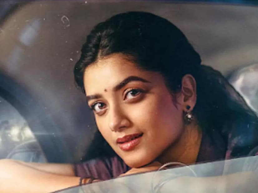  कांथा (Kantha) : कांथा हा 2025 मध्ये रिलीज झालेला एक तमिळ पिरियड ड्रामा आहे. 1950 च्या दशकातील मद्रासमधील गोष्ट या फिल्ममध्ये दाखवण्यात आली आहे. हळूहळू ही गोष्ट एका हत्या-रहस्यात बदलते. ज्याची चौकशी इंस्पेक्टर (राणा दग्गुबती) करतो. 'कांथा' हा चित्रपट 12 डिसेंबरपासून नेटफ्लिक्सवर स्ट्रीम होईल.