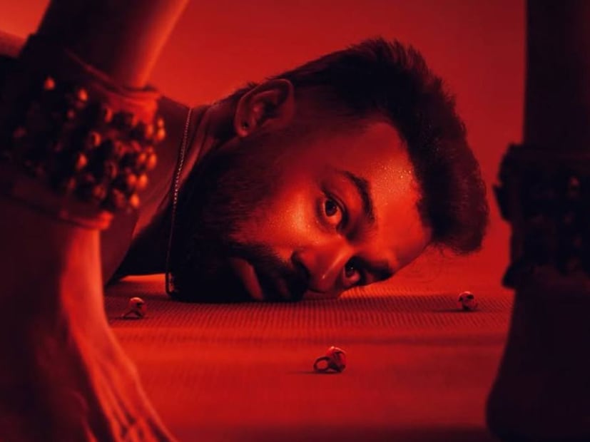  डाइस इरा (Dies Irae) : राहुल सदाशिवन दिग्दर्शित आणि प्रणव मोहनलाल अभिनीत 'डाइस इरा' या चित्रपटात प्रेक्षकांना थ्रिल आणि हॉरर दोन्ही पाहायला मिळेल. हॉटस्टारवर वेगवेगळ्या भाषांमध्ये हा चित्रपट प्रेक्षकांना आजपासून पाहता येईल.