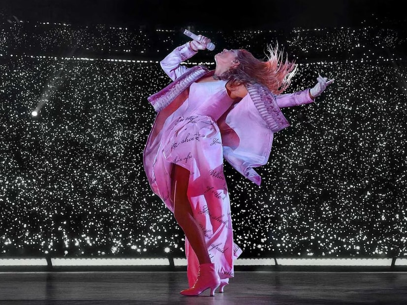  टेलर स्विफ्ट: द एराज टूर - द फायनल शो (Taylor Swift: The Eras Tour – The Final Show) : 'टेलर स्विफ्ट: द एराज टूर' ही एक कॉन्सर्ट फिल्म आहे. ज्यामध्ये The End of an Era या 6-भागांच्या डॉक्युमेंटरी सीरिजचाही समावेश आहे. पहिले दोन भाग 12 डिसेंबरला जिओ हॉटस्टारवर उपलब्ध होतील. त्यानंतर 26 डिसेंबरपर्यंत दर आठवड्याला दोन एपिसोड रिलीज केले जातील.