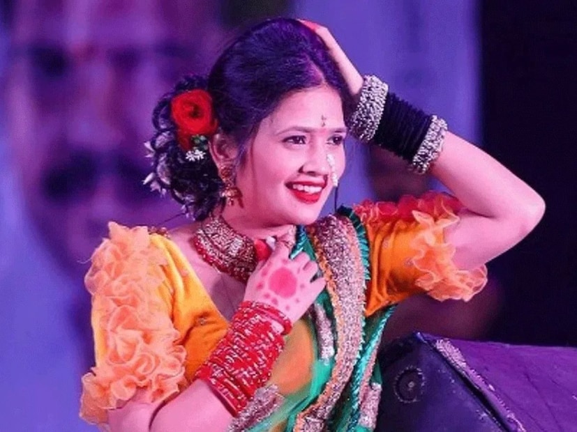  गौतमी पाटील आणि अभिजीत सावंत यांचं 'रुपेरी वाळूत' हे नवं गाणं 5 डिसेंबर 2025 रोजी प्रेक्षकांच्या भेटीला आलं आहे. अलिबागच्या समुद्रकिनारी, रुपेरी वाळूत गौतमी आणि अभिजीत यांनी हे गाणं शूट केलं आहे. रिलीज होताच हे गाणं प्रेक्षकांना मोहित करण्यात यशस्वी ठरत आहे.