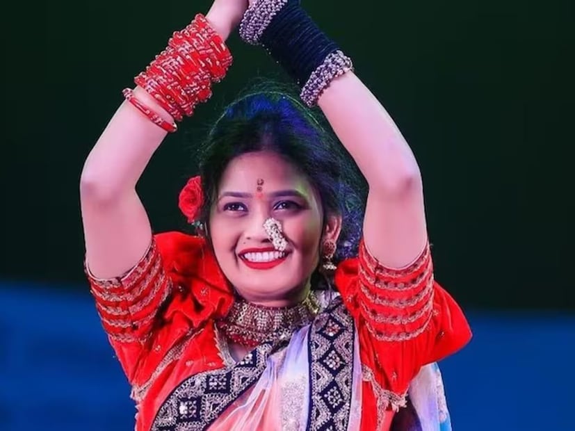  'सबसे कातील गौतमी पाटील'ने आजवर महाराष्ट्रातील विविध ठिकाणी स्टेज गाजवलं आहे. स्टेज शो करण्यासह गौतमी पाटील सोशल मीडियावरही सक्रीय आहे. तिचा मोठा चाहतावर्ग आहे. स्टेज शो करण्यासह गौतमी छोटा पडदा आणि रुपेरी पडदा गाजवतानाही दिसते.