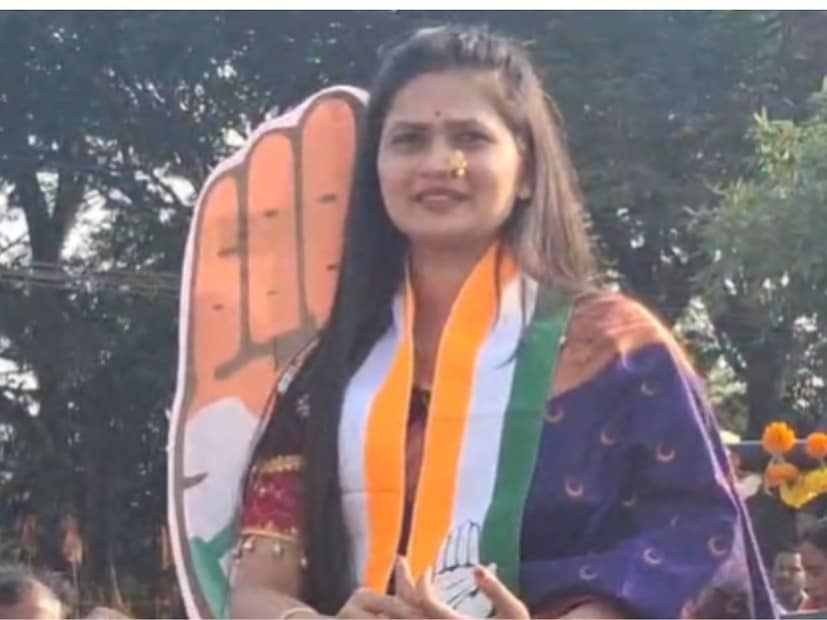 एकता समर्थ मूल शहरासाठी नगराध्यक्षपदाच्या उमेदवार आहेत. हे क्षेत्र भाजप नेते सुधीर मुनगंटीवार यांच्या मतदारसंघात येत असल्याने इथे शेवटच्या क्षणी काँग्रेसने आपली ताकद पणाला लावली आहे. 