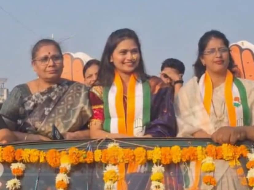  स्थानिक स्वराज्य संस्थांच्या निवडणुकांचं बिगुल वाजल्यापासून सर्वच पक्षांनी मोर्चेबांधणी सुरु केली आहे. काही राजकीय नेते सिनेकलाकारांच्या माध्यमातून प्रचाराचा करताना पाहायला मिळत आहे.