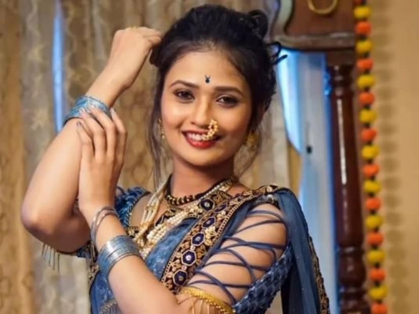  एखाद्याच्या अंगात काहीतरी कला असते असं सांगत गौतमी पाटील म्हणाली की, या क्षेत्रात आल्यानंतर मी सगळ्या अदा शिकले. स्टेज हे माझ्यासाठी एवढी मोठी गोष्ट आहे की सगळं विसरून डान्स करते. समोरच्या प्रेक्षकांचा विचार करून त्याला आनंदी ठेवणं, त्याचं मनोरंजन करणं हाच उद्देश असतो. माझ्या कार्यक्रमात महिलांची उपस्थिती वाढताना दिसतेय हे माझ्यासाठी आशादायक चित्र आहे.