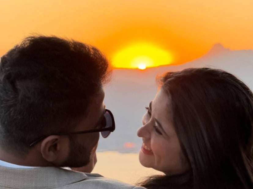  गायत्री दातारला 11 डिसेंबर 2025 रोजी बॉयफ्रेंडने प्रपोज केलं असून त्यांनी साखरपुडा केला आहे. गायत्रीच्या पोस्टवर चाहत्यांसह सेलिब्रिटींकडून अभिनंदनाचा वर्षाव होत आहे.