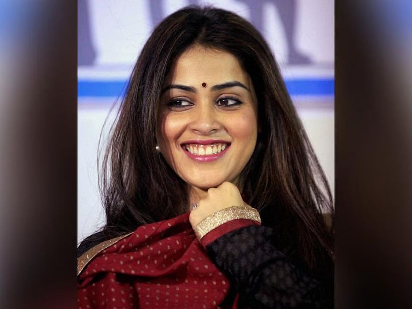  जेनिलिया देशमुख उत्तम मराठी बोलते. तसेच महाराष्ट्रीयन जेवणदेखील बनवते. काही दिवसांपूर्वी जेनिलियाने एका मुलाखतीत आपल्या आवडत्या पदार्थांबद्दल आणि जेवण बनवण्याच्या पद्धतीबद्दल भाष्य केलं होतं.