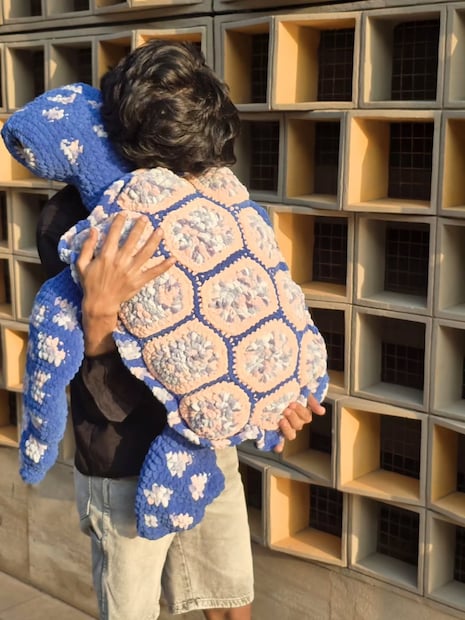 या यशाच्या वाटेवर असतानाच, प्रसिद्ध डिझायनर जेम्स फरेरा (James Ferreira) यांनी त्याला सोबत काम करण्याची संधी दिली. ही केवळ संधी नव्हती, तर त्याच्या स्वप्नपूर्तीच्या दिशेने पडलेले एक मोठे पाऊल होते. मात्र, त्याच वेळी त्याच्या आयुष्यात सर्वात मोठे वादळ आले. 