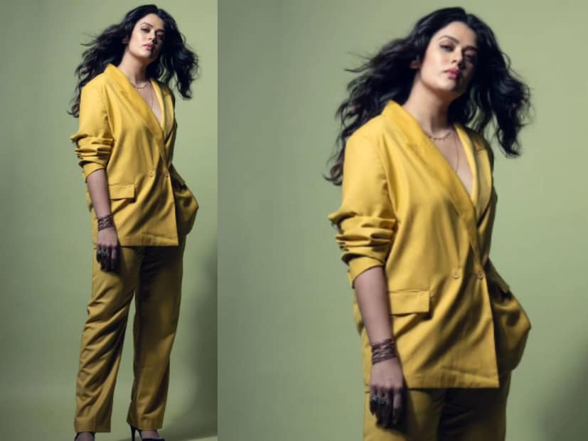  गिरीजा ओक या लुकमध्येही क्लासी दिसतेय. अभिनेत्रीने पिवळ्या रंगाचा ब्लेजर परिधान केला आहे.