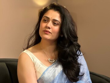 मी एका घटस्फोटित आई-वडिलांची मुलगी, डिवोर्सवर पहिल्यांदाच व्यक्त झाली गिरीजा मी एका घटस्फोटित आई-वडिलांची मुलगी, डिवोर्सवर पहिल्यांदाच व्यक्त झाली गिरीजा