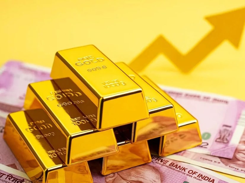 चांदी सोमवारी रेकॉर्ड हाय $58.83 पर्यंत गेली आणि आता किंचित घसरून $57.90 वर आली आहे. पण वर्षभरात ती 100% पेक्षा जास्त वाढली आहे. याचा अर्थ कीमती धातूंमध्ये पैसा जोरात वाहतो आहे. 