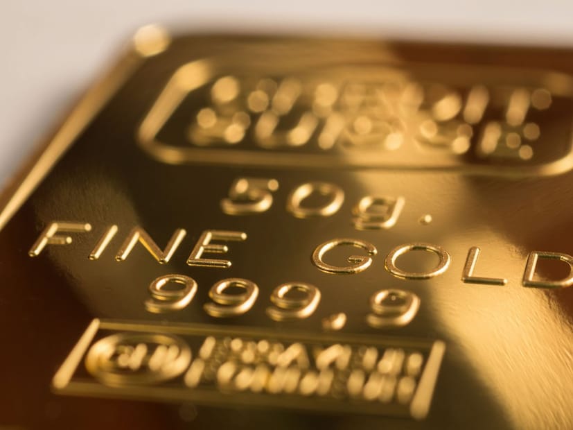 वर्ल्ड गोल्ड काउन्सिलच्या मते, जगभरातील सेंट्रल बँकांनी ऑक्टोबर महिन्यात 53 टन सोने खरेदी केले. हे जानेवारी 2025 नंतरचे सर्वात मोठे मासिक खरेदी प्रमाण आहे. सरळ भाषेत सांगायचे तर मोठे देश देखील सोने साठवत आहेत, म्हणजे त्यांनाही सोन्याच्या भावात पुढे वाढ होणार यावर विश्वास आहे. 