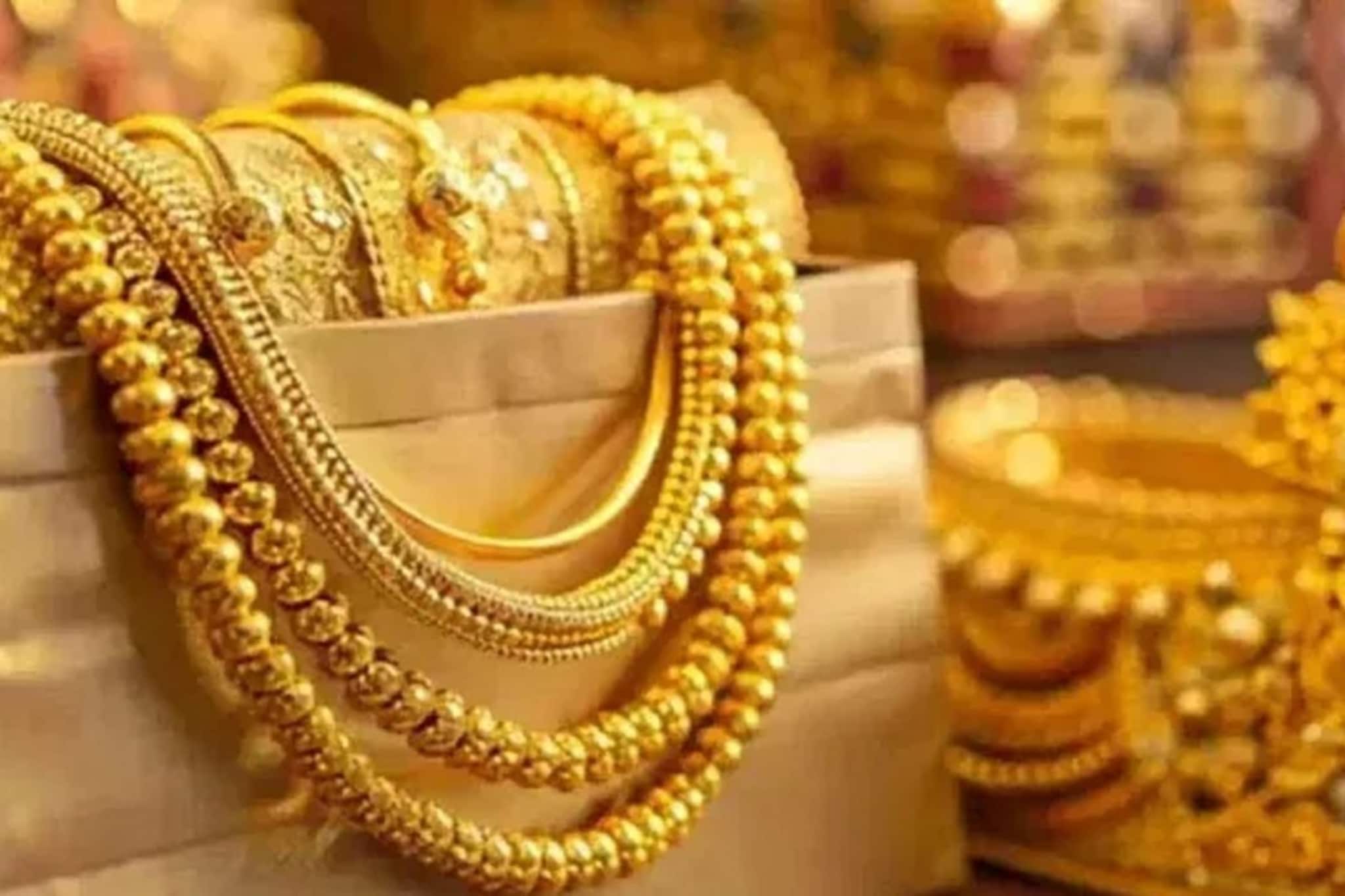 2026मध्ये किती असतील सोन्या-चांदीच्या किंमती? एक्सपर्टनेचं उत्तर पाहून व्हाल शॉक 2026मध्ये किती असतील सोन्या-चांदीच्या किंमती? एक्सपर्टनेचं उत्तर पाहून व्हाल शॉक