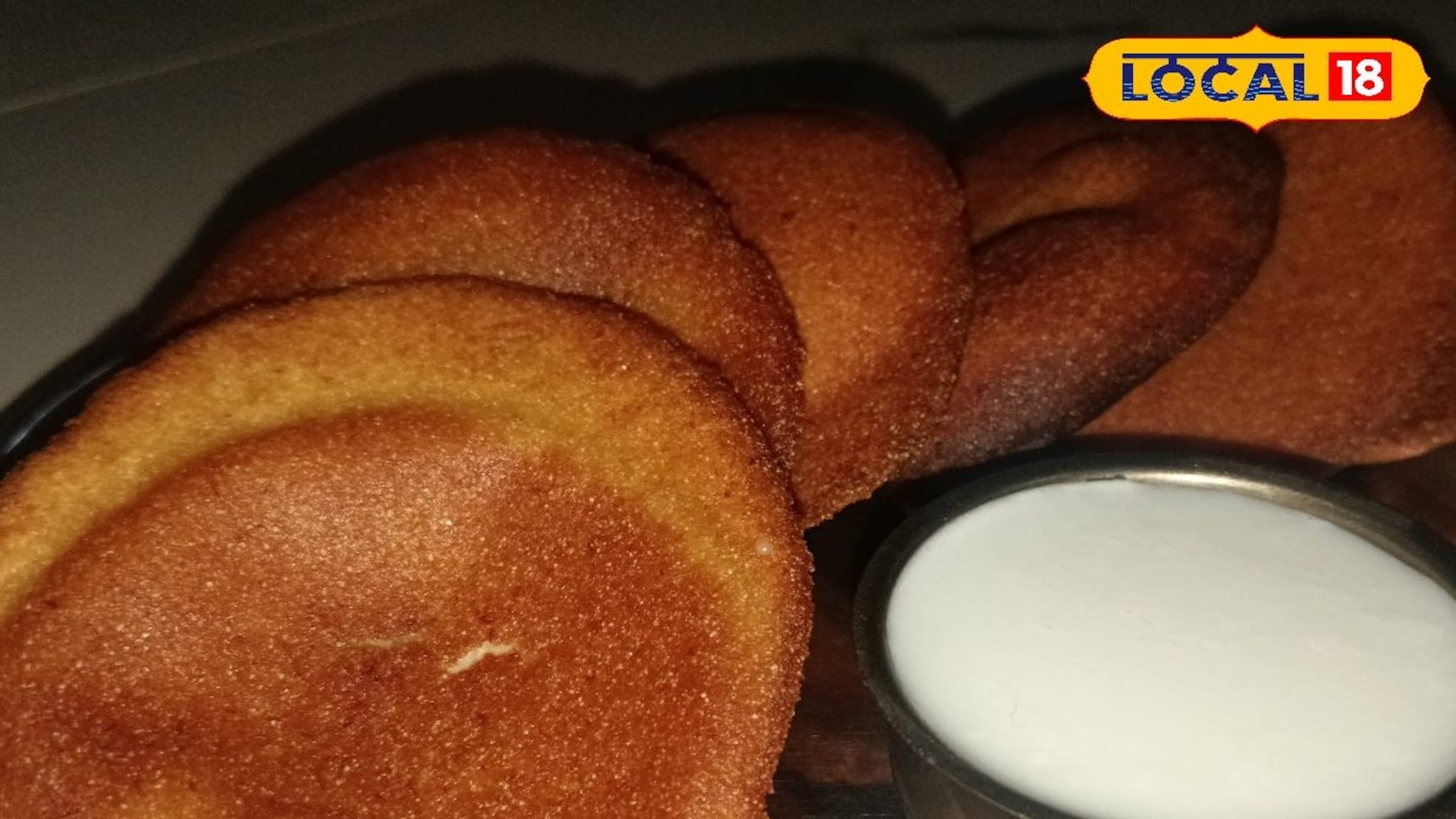 Banana Puri Recipe : मार्गशिष महिन्यात देवीच्या नैवद्यासाठी खास, झटपट बनवा केळीची पुरी, रेसिपीचा Video