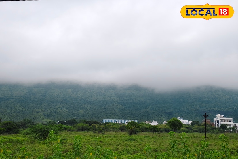 मराठवाड्यातील तापमानात चढ-उतार पाहायला मिळत आहे. 4 ते 7 डिसेंबर या कालावधीत तापमान 9 ते 11 अंश सेल्सियसदरम्यान राहील. आज मराठवाड्यातील आठ पैकी कोणत्याही जिल्ह्याला सतर्कतेचा इशारा देण्यात आलेला नाही. मात्र वातावरणातील अनियमित बदलांमुळे आरोग्यावर परिणाम होऊ शकतो. त्यामुळे नागरिकांना आरोग्याची काळजी घ्यावी लागेल. 