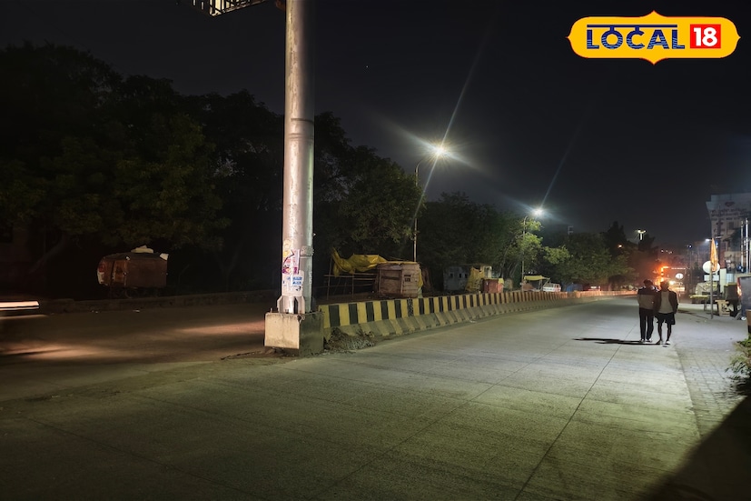 छत्रपती संभाजीनगर जिल्ह्यात आज आकाश निरभ्र आणि वातावरण कोरडे राहील. कमाल तापमान 29.2 अंश तर किमान तापमान 12.2 अंश सेल्सिअस इतके राहील. जालना जिल्ह्यात मात्र दिवसभर अंशतः ढगाळ वातावरण राहणार आहे. तसेच येथे कमाल तापमान 27.2 अंश सेल्सिअस तर किमान तापमान 15.1 अंश सेल्सिअस राहण्याची शक्यता असून कमाल तापमानात जवळपास दोन अंशांची घसरण होऊ शकते, त्यामुळे थंडी अधिक तीव्र भासणार आहे. 