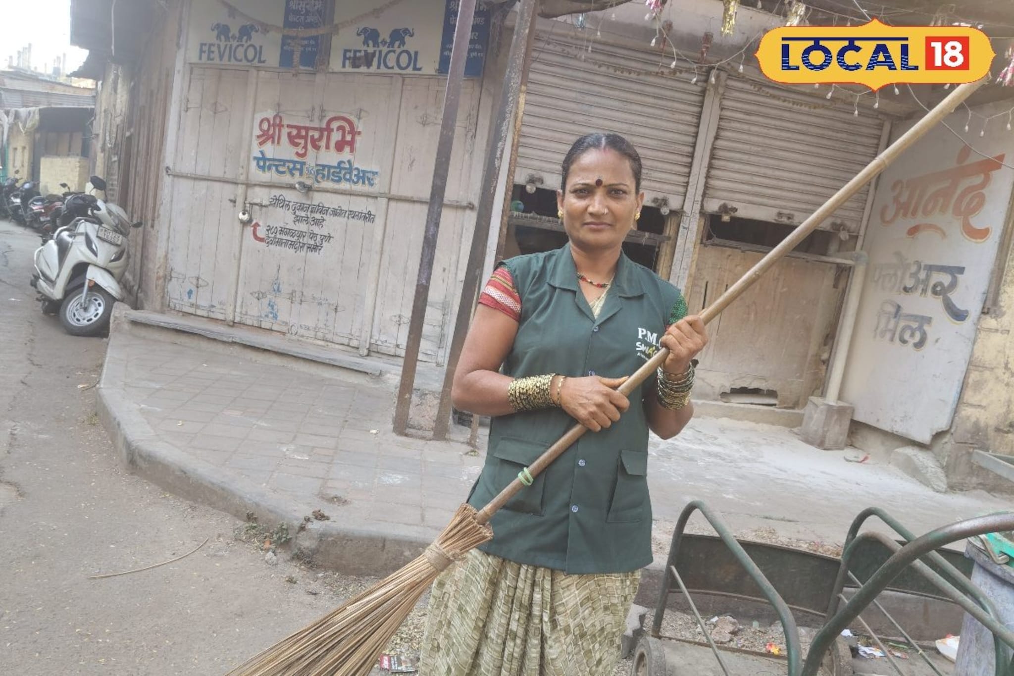 कचऱ्यात मिळालं सोनं, पण कचरा वेचक महिलेची ती कृती, Video पाहून कराल कौतुक