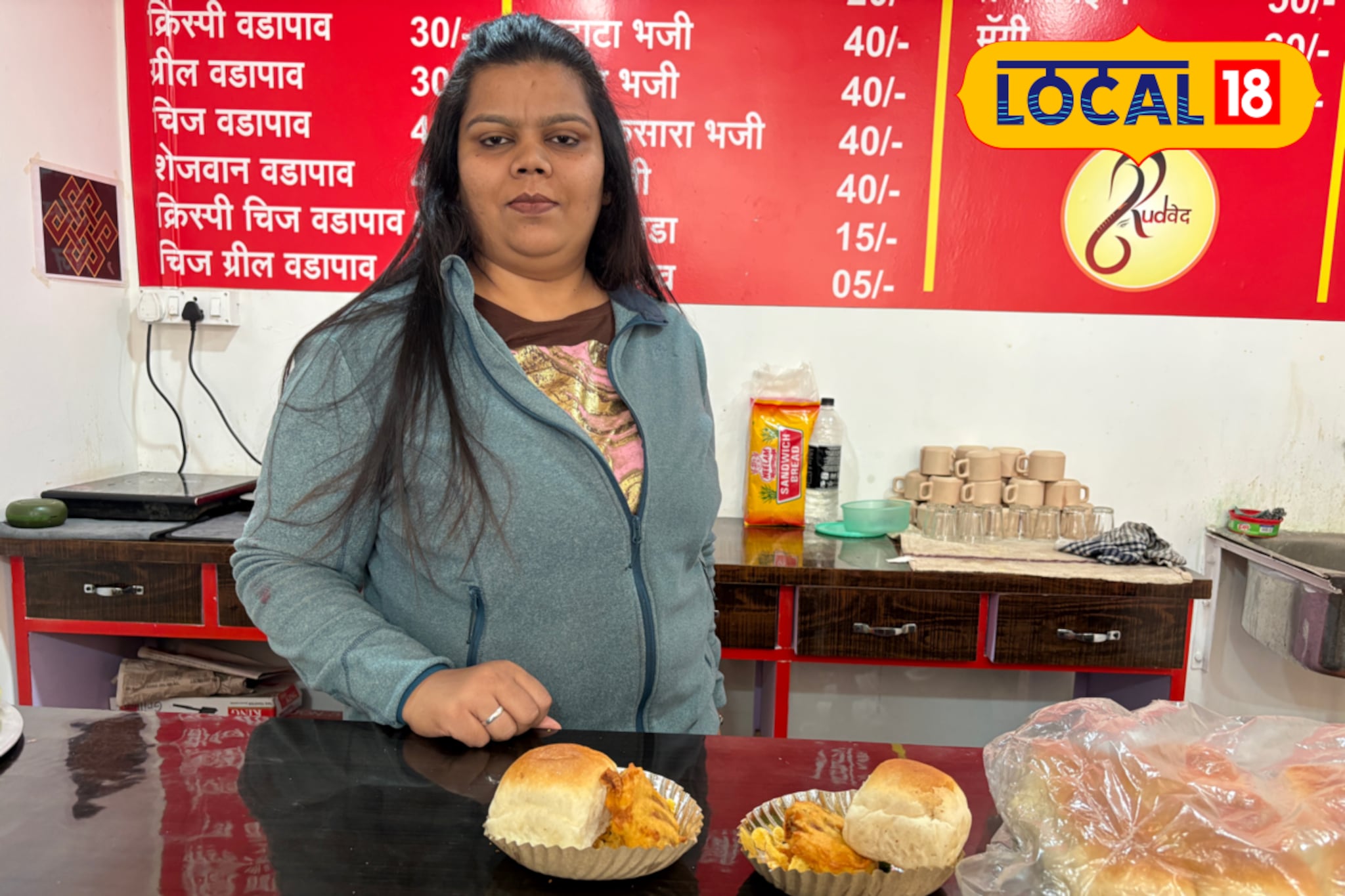 नोकरी सोडली,सुरू केला वडापाव व्यवसाय, महिन्याला तब्बल 3 लाख कमाई