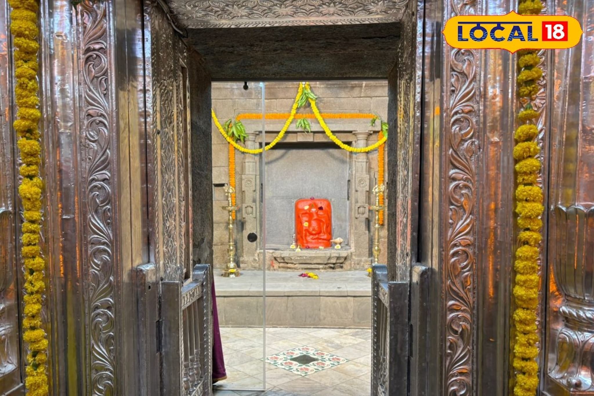 कसबा गणपतीचे शेंदूर कवच दुरुस्ती, 900 किलो शेंदूर कवच हटवून ऐतिहासिक रूप समोर कसबा गणपतीचे शेंदूर कवच दुरुस्ती, 900 किलो शेंदूर कवच हटवून ऐतिहासिक रूप समोर