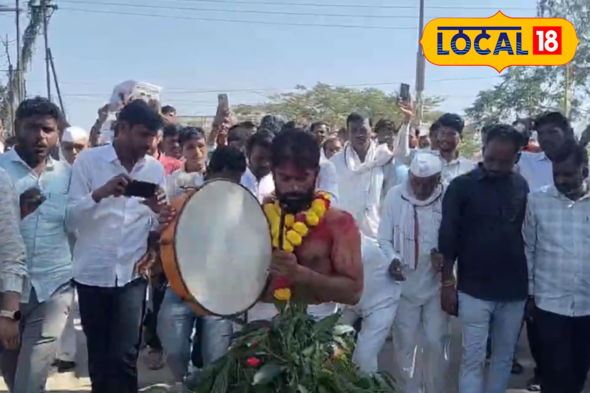 आंदोलनाची किंमत चुकवावीच लागली, मंगेश साबळेंच्या आंदोलनानंतर प्रशासनाकडून कारवाई