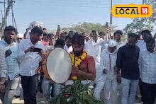 हटके आंदोलनाची किंमत चुकवावीच लागली, मंगेश साबळेंच्या पोतराज आंदोलनानंतर प्रशासनाचा कारवाईचा दणका