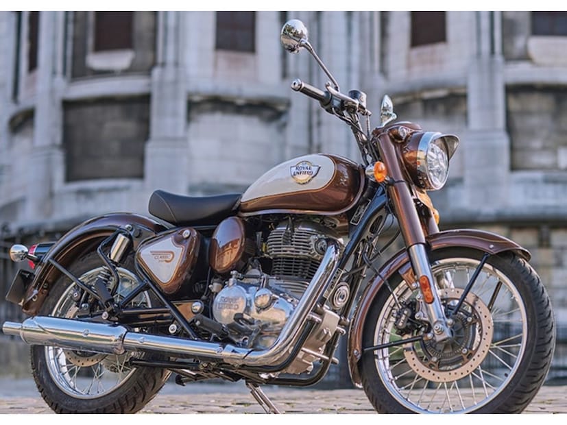 तर दुसरीकडे  Classic 350 मध्ये 349cc इंजिन आहे जे फक्त 20.2 hp पॉवर आणि 27 Nm टॉर्क जनरेट करतो. या बाइकमध्ये 5-स्पीड गिअरबॉक्स दिला आहे. यह शहरात ही बाइक आरामात चालवू शकतो. पण हायवेवर ही बाइक इतकी पॉवर फुल नाही. 