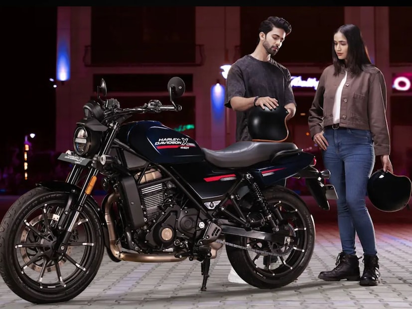 Harley-Davidson X440 T ने अलीकडे आपली 400cc ची बाइक भारतात लाँच केली आहे. या बाईकचा थेट सामना हा  Royal Enfield Classic 350 शी असणार आहे. जीएसटीच्या दरात कपात झाल्यानंतर Harley-Davidson ने ही बाईक लाँच केली आहे. या बाइकमध्ये डिझाईन आणि नवीन फिचर्स दिले आाहे. 