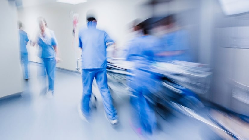 रिपोर्टनुसार  2214 पोस्टमॉर्टेमपैकी 180 प्रकरणं म्हणजे 8.1 टक्के प्रकरणं अचानक मृत्यूची होती. त्यापैकी 103 मृत 18-45 वयोगटातील होते. म्हणजे 57% असे लोक ज्यांचं सरासरी वय 33.6 वर्षे होतं आणि यात पुरुषांचं प्रमाण जास्त होतं.