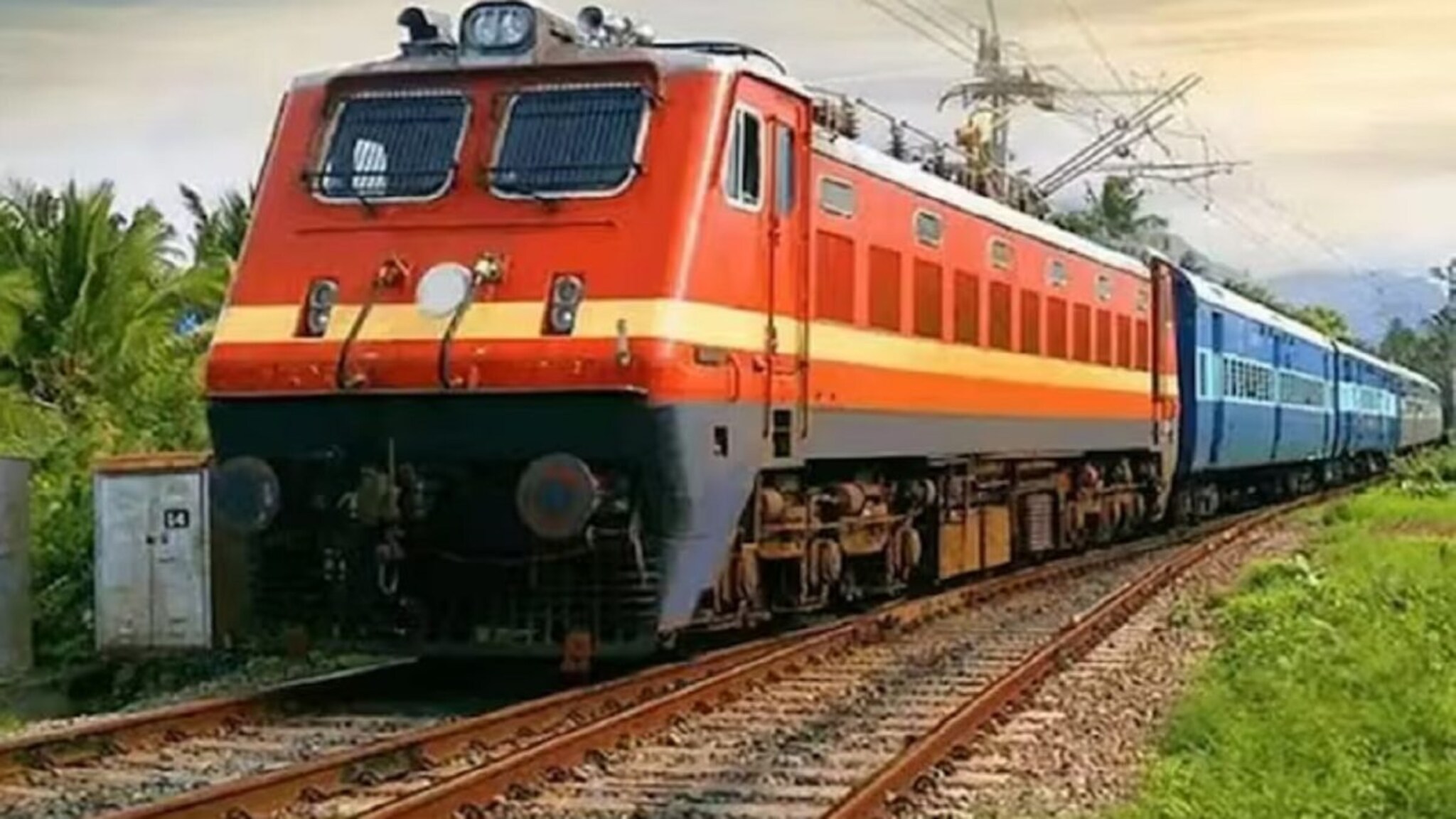 रेल्वे प्रवाशांना डबल धक्का! पाहा तिकीटात किती झाली वाढ, सामान नेण्यावरही मर्यादा