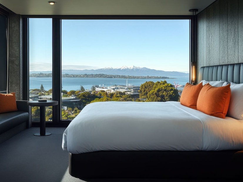 म्हणूनच इंडोनेशियामध्ये (Bali, Jakarta) जरी तुम्ही गेलात, तरी कमी खर्चात तुम्हाला सुंदर स्थळे पाहता येतात. त्यामुळे भारतीय रुपयाची ताकद दाखवणारे इराणसारखे देश भारतीयांसाठी एक आकर्षक आणि स्वस्त पर्यटन स्थळ (Budget-Friendly Travel Destination) ठरू शकतात.