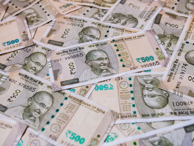 पण तुम्हाला माहित आहे का, जगात असा एक देश आहे जिथे तुम्ही थोडे भारतीय रुपये घेऊन गेलात, तरी तिथे तुम्हाला 'राजा' असल्यासारखे वाटेल? होय, हे खरे आहे. हा एक असा देश आहे, जिथे भारतीय रुपयाला खूप जास्त किंमत मिळते.