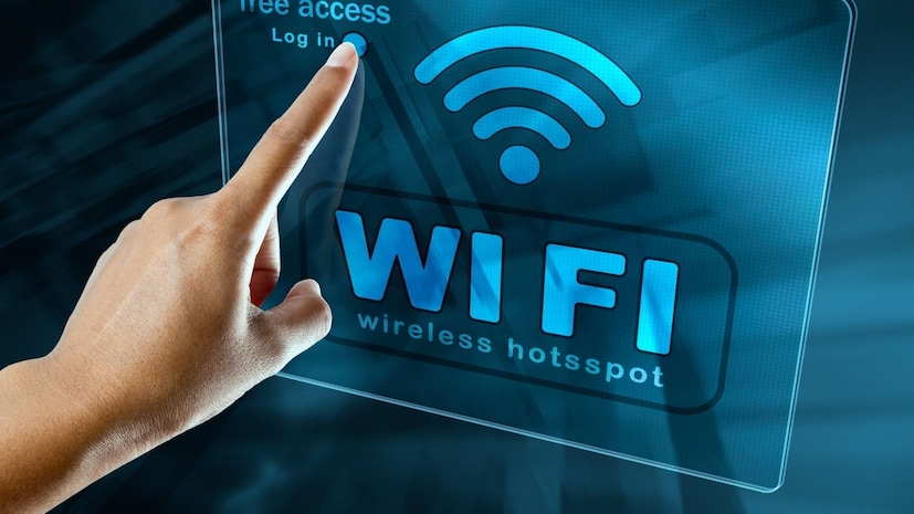 Wi-Fi ला कनेक्ट होणं म्हणजे फक्त पासवर्ड तपासणं नाही. त्यामागे काही स्टेप्सची एक प्रक्रिया असते. ज्यात डिव्हाइस वायफाय नेटवर्क शोधतं, राऊटरशी संपर्क साधतो, पासवर्ड वापरून authentication करतो, आयपी एड्रेस मिळवतो आणि इंटरनेट एक्सेस सुरू होतो. यातली प्रत्येक स्टेप पूर्ण होण्यासाठी थोडा वेळ लागतो.