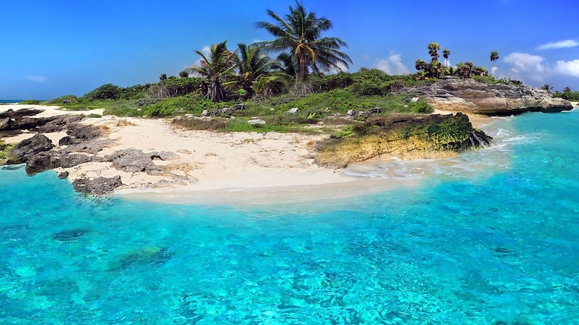 जगात असेच अनेक भरती-ओहोटीचे वाळूचे कडे आहेत, ज्यात ऑस्ट्रेलियाचा ग्रेट सँडी आणि भारतातील दिवा बेट (गुजरात) यांचा समावेश आहे, परंतु फिलीपिन्समधील एक सर्वात सुंदर आणि सर्वात व्हायरल आहे. 2025 मध्ये हे ठिकाण फिलीपिन्समधील टॉप 5 पर्यटन स्थळांमध्ये सूचीबद्ध आहे. येथील पाणी इतकं स्वच्छ आहे की मासे स्पष्टपणे दिसतात. टूर पॅकेजेस फक्त 500-800 पेसो म्हणजे 700-1100 रुपयेमध्ये उपलब्ध आहेत, ज्यामध्ये बोट, जेवण आणि स्नॉर्कलिंगचा समावेश आहे. (सर्व फोटो : प्रतीकात्मक)