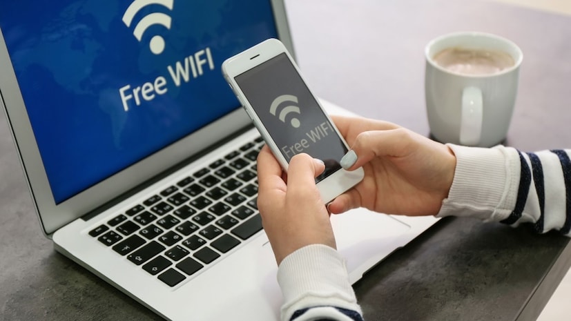 कधी कधी राऊटर बिझी असतो. अनेक डिव्हाइस कनेक्टेड असतात, प्रोसेसर जुना किंवा स्लो असतो.  अशा वेळी राऊटरला उत्तर द्यायला वेळ लागतो. तोपर्यंत तुमच्या स्क्रीनवर Connecting… सुरूच राहतं.