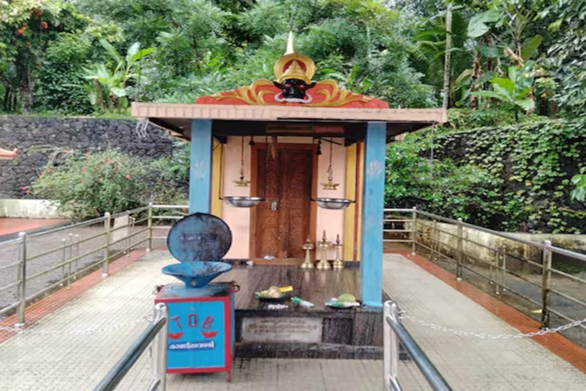 एक 'चुकीचा' निर्णय! न्यायाधीशाने स्वतःला फाशी दिली; रोज होते त्यांची पूजा