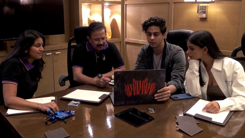 मुंबई: इंडियन प्रीमियर लीग (IPL) २०२६ च्या १९व्या सिझनचा मिनी-लिलाव सध्या अबु धाबीमध्ये सुरू आहे. या लिलावात जगभरातील खेळाडूंवर कोटींची बोली लागत असताना, एका तरुण चेहऱ्याने मात्र सर्वांचे लक्ष वेधून घेतले आहे. मुंबई: इंडियन प्रीमियर लीग (IPL) २०२६ च्या १९व्या सिझनचा मिनी-लिलाव सध्या अबु धाबीमध्ये सुरू आहे. या लिलावात जगभरातील खेळाडूंवर कोटींची बोली लागत असताना, एका तरुण चेहऱ्याने मात्र सर्वांचे लक्ष वेधून घेतले आहे.