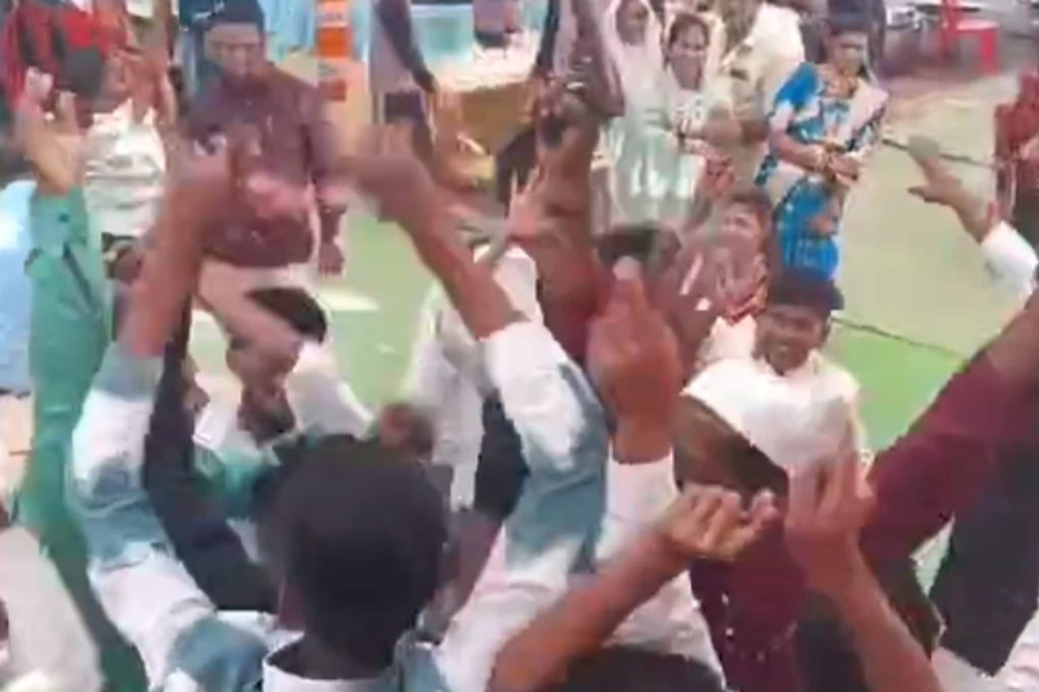 लग्नाची धूम, धरणगावात हातात पिस्तूल, दहशत माजवणाऱ्या तरुणाचा व्हिडीओ व्हायरल