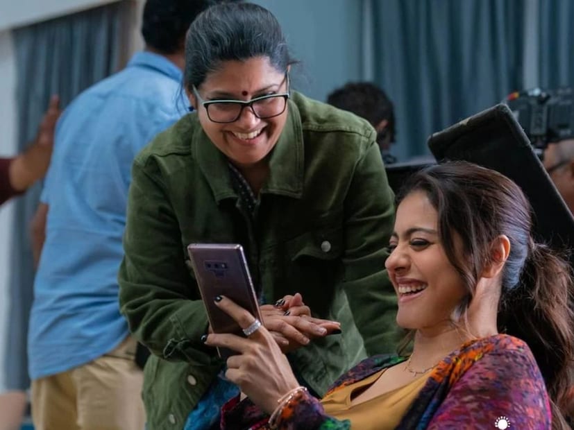  रेणुका शहाणे पुढे म्हणाल्या,"त्रिभंग'च्या वेळेला माझं आणि काजोलचं नातं खूप घट्ट तयार झालं होतं. आजही आमचं नातं खूप घट्ट आहे. काजोल शिस्तीची मुलगी आहे. तिच्यासोबत काम करताना ती स्टार आहे असं ती वावरत नाही. किंवा 'त्रिभंग'च्यावेळी तिचंच प्रॉडक्शन होतं. पण तिने त्रास दिला नाही. एकदा तिने स्क्रिप्ट ऐकली, तिला पटलं आणि आवडलं की हजार टक्के ती तुम्हाला साथ देते".