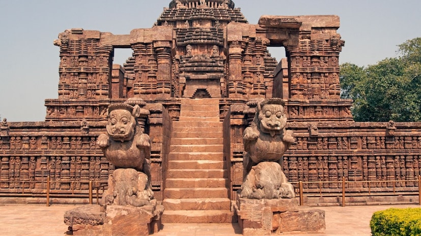 मंदिर अधिकारी आणि ब्रिटिश सरकारचा असा विश्वास होता की मंदिर वाळूने भरल्याने मंदिराच्या वरच्या भागाचं वजन संतुलित होईल आणि ते सुरक्षित राहिल. म्हणून त्यांनी चारही प्रवेशद्वार सील केले आणि आतील संरचनेवर दबाव येऊ नये आणि त्याची स्थिरता टिकवून ठेवण्यासाठी वाळूने भरले. सिमेंटशिवाय बांधलेली ही प्राचीन रचना जतन करणं अत्यंत महत्त्वाचे होते. हा एक तात्पुरता उपाय होता जो तसाच कायम राहिला. आता भारतीय पुरातत्व सर्वेक्षण (ASI) आता ते उघडण्याच्या आणि नूतनीकरणाच्या प्रक्रियेत आहे.