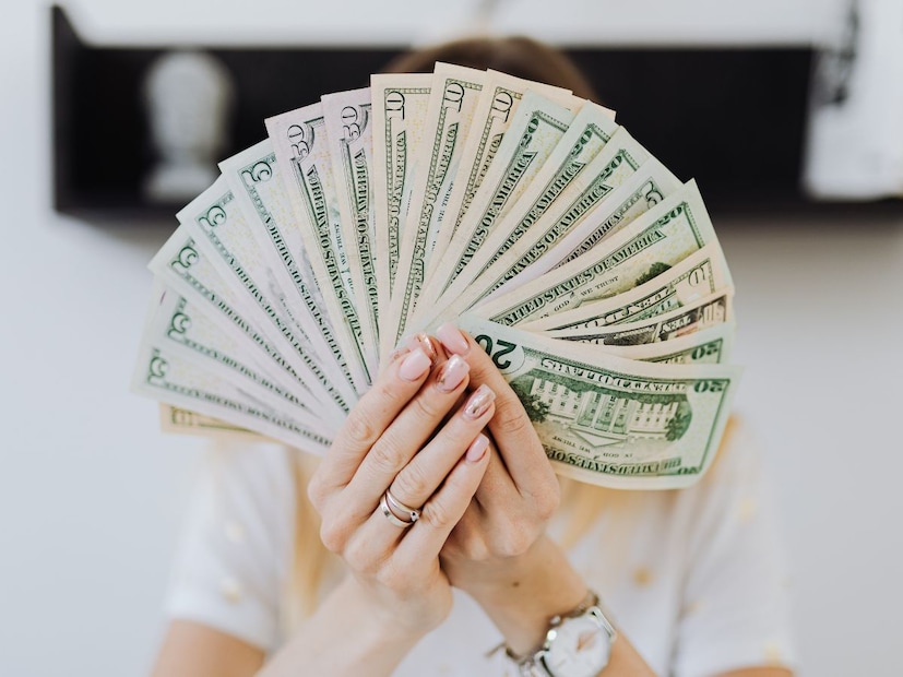 या उंचीवर दीनार कसे पोहोचले?कुवैती दिनारच्या या सामर्थ्यामागे अनेक ठोस कारणे आहेत