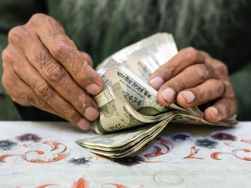 1 लाख घेऊन कुवैतला गेलो तर किती पैसे मिळतील? मुस्लिम देशाची करंसी किती स्ट्रँग? 1 लाख घेऊन कुवैतला गेलो तर किती पैसे मिळतील? मुस्लिम देशाची करंसी किती स्ट्रँग?