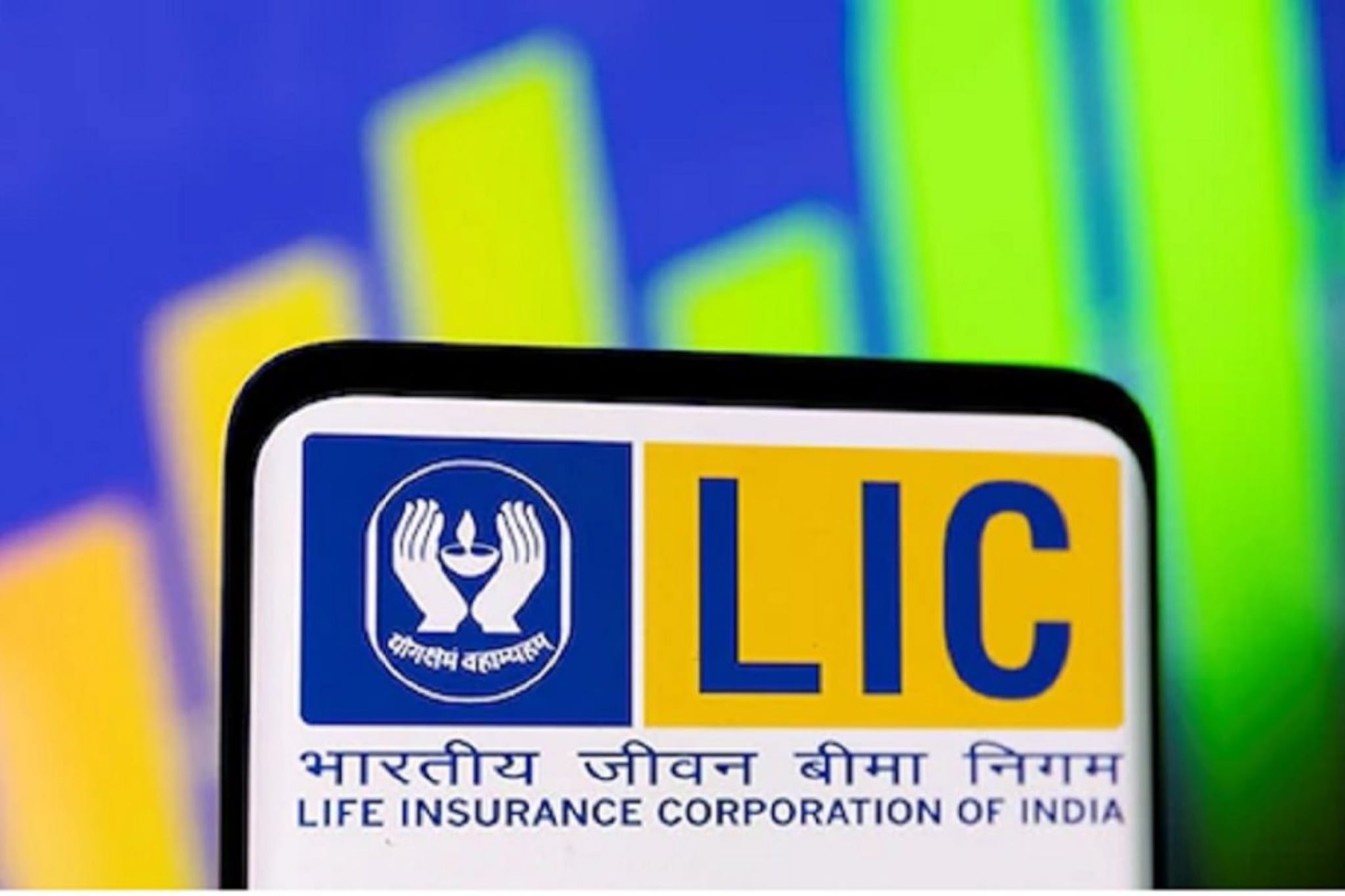 LIC पॉलिसी सरेंडर करुन म्युच्युअल फंडमध्ये गुंतवणुक करणं योग्य की अयोग्य? पाहाच LIC पॉलिसी सरेंडर करुन म्युच्युअल फंडमध्ये गुंतवणुक करणं योग्य की अयोग्य? पाहाच