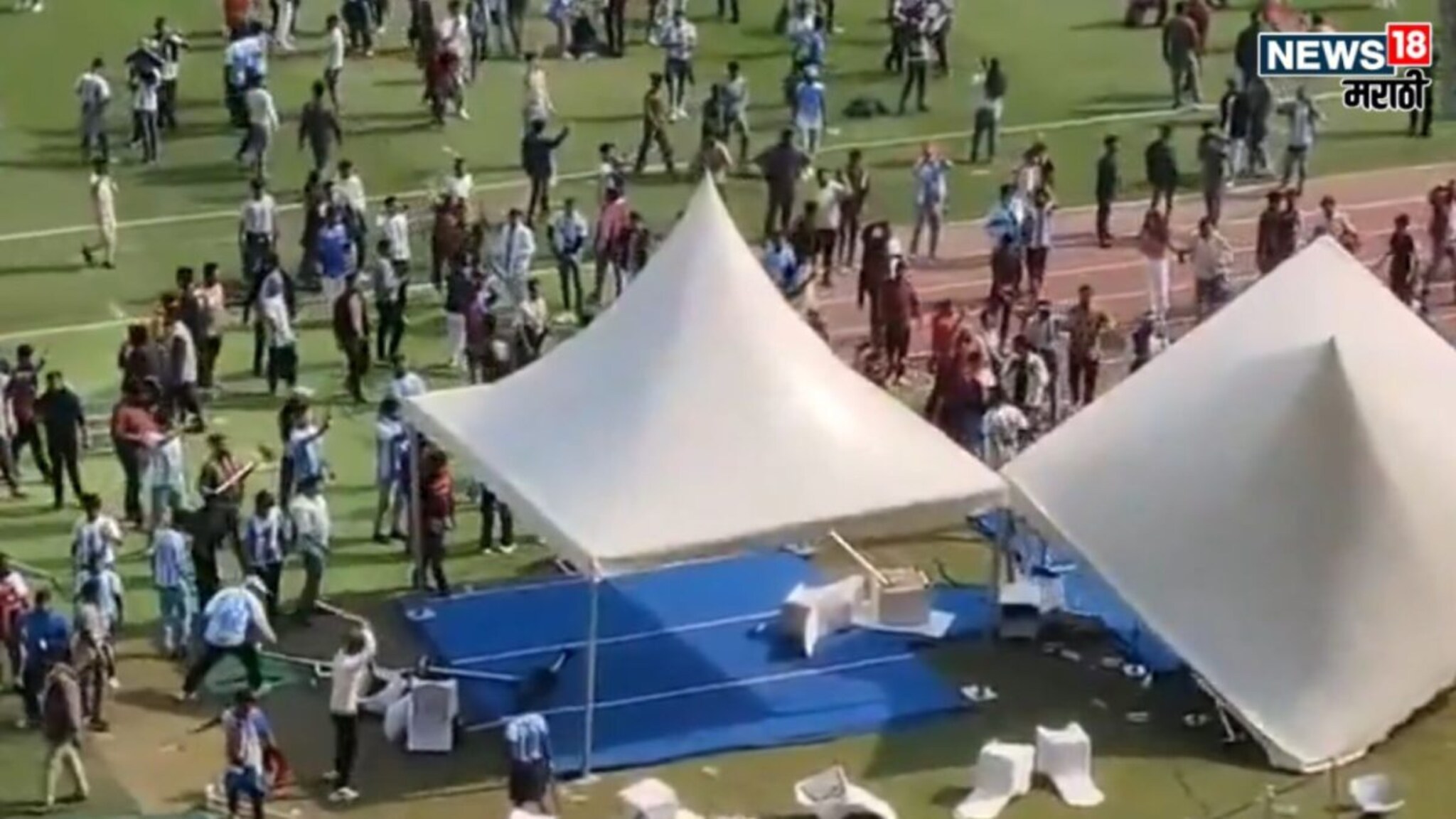 Kolkata : बाटल्या फेकल्या, खुर्चा मोडल्या! Messi ला पहायला गेलेल्या फॅन्सचा स्टेडियमवर राडा, नेमकं काय घडलं?