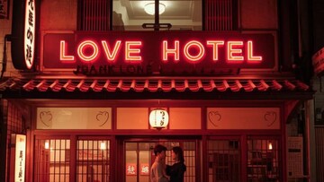 चर्चेत आलंय Love Hotel! जिथं विवाहित अधिकाऱ्यासोबत 10 वेळा गेल्या महापौर मॅडम