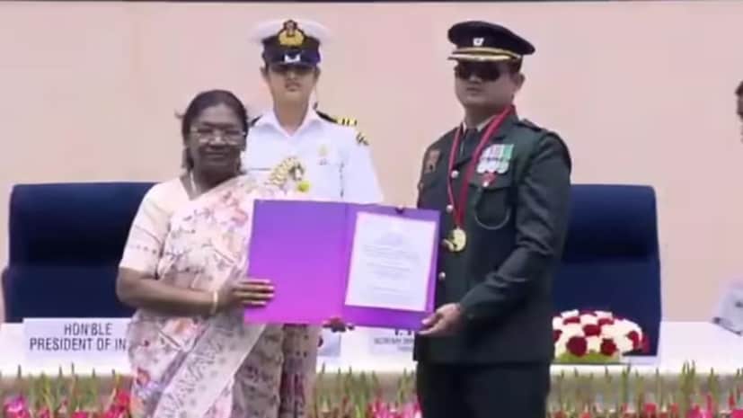 मला आठवतंय, १६ वर्षांपूर्वी मला राष्ट्रपतींनीच कमिशन दिले होते आणि आज, ज्या गोष्टीमुळे माझे आयुष्य बदलले, त्याच गोष्टीसाठी पुन्हा राष्ट्रपतींच्या हस्ते पुरस्कार मिळणे, ही खूप मोठी गोष्ट आहे.