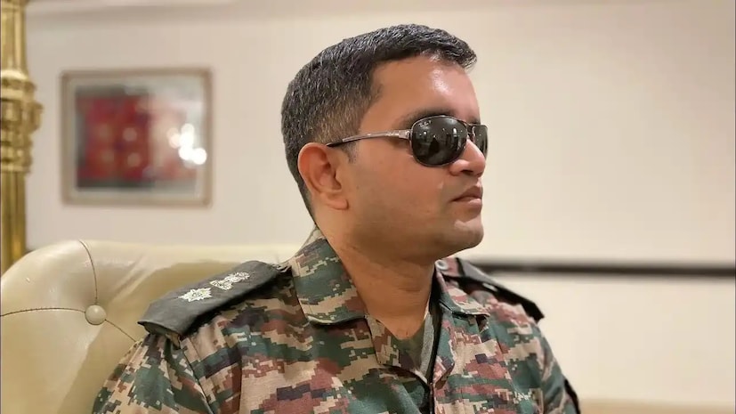 सर्वात मोठा पराक्रम म्हणजे, त्यांनी याच वर्षी ऑक्टोबरमध्ये यूएई येथे झालेल्या विश्वचषक स्पर्धेत ६२४.६ गुणांचा जागतिक विक्रम नोंदवला आहे. ते सध्या भारतीय पॅरा नेमबाजी संघासोबत सराव करतात. २००९ मध्ये लष्करात रुजू झालेले द्वारकेश या राष्ट्रीय पुरस्काराला त्यांच्या जीवनातील Full-circle moment असल्याचं मानतात.