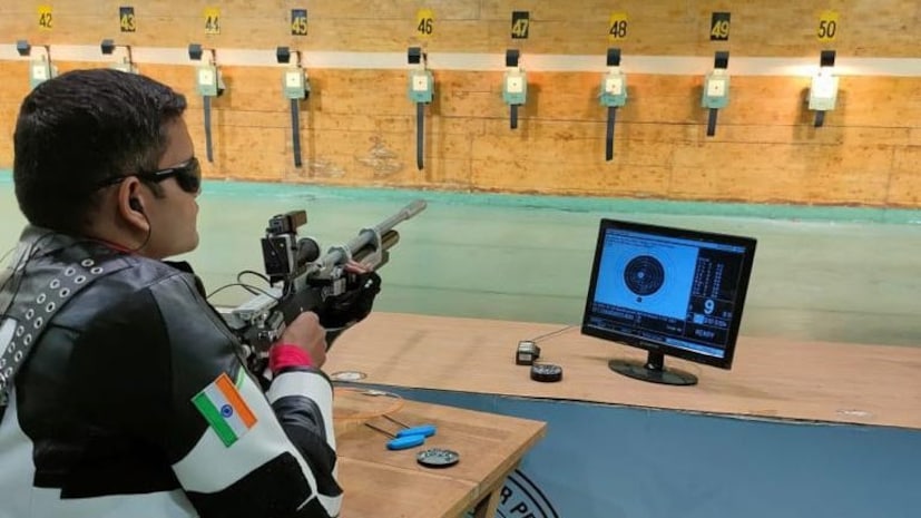 लेफ्टनंट कर्नल द्वारकेश यांनी भारतीय सशस्त्र दलात एक नवा अध्याय लिहिला आहे. पूर्णपणे अंधत्व आले असतानाही ते सक्रिय सेवेत कार्यरत असणारे पहिले अधिकारी ठरले आहेत. त्यांनी दिल्लीतून बोलताना सांगितले, 