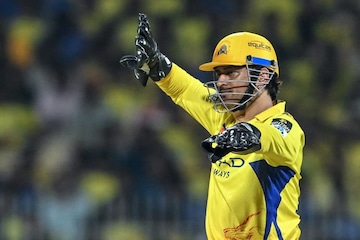 'कॅप्टन कूल' धोनीला महिन्याला किती पेन्शन मिळते? आकडा पाहून शॉक व्हाल! 'कॅप्टन कूल' धोनीला महिन्याला किती पेन्शन मिळते? आकडा पाहून शॉक व्हाल!