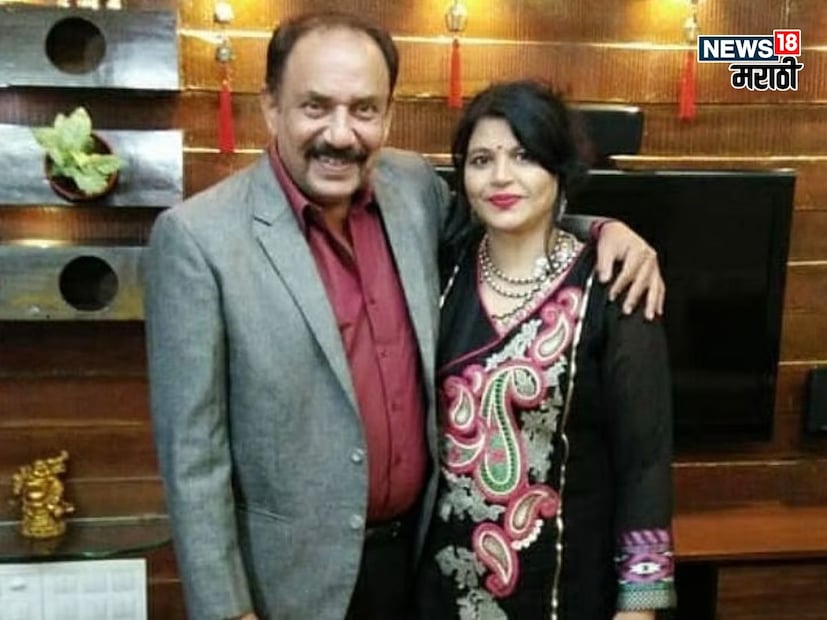 रेखाला तेव्हा माधव अभ्यंकर नाटकात काम करतात हे माहीतच नव्हतं. दोघेही जवळजवळ वर्षभर संपर्कात होते. नंतर फेसबुकवर त्यांची नीट ओळख झाली. एके दिवशी माधव अभ्यंकर यांनी रेखाला आपलं नाटक बघायला येण्याचं निमंत्रण दिलं. ती नाटक बघायला आली. याच भेटीत पहिल्यांदा माधव अभ्यंकर आणि रेखा प्रत्यक्ष समोर आले.