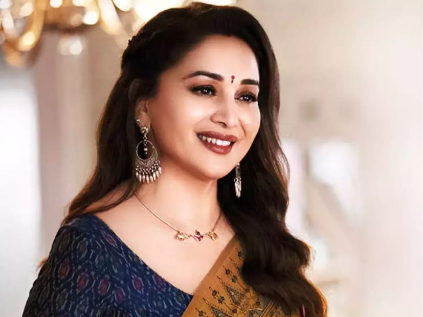  ANI ला दिलेल्या मुलाखतीत माधुरी दीक्षित राजकारणातील एन्ट्रीबाबत म्हणाली,"मला नक्की माहिती नाही. मला वाटत नाही की राजकारण माझं काम आहे. मी एक अभिनेत्री आहे आणि अभिनयक्षेत्रात बदल घडवायला मी नक्की प्रयत्न करेन. एखाद्या गोष्टीबाबतची जागृती करणं असो किंवा विचारांचं आदानप्रदाणं करणं. सध्या मी स्वत:ला अशापद्धतीच पाहत आहे".